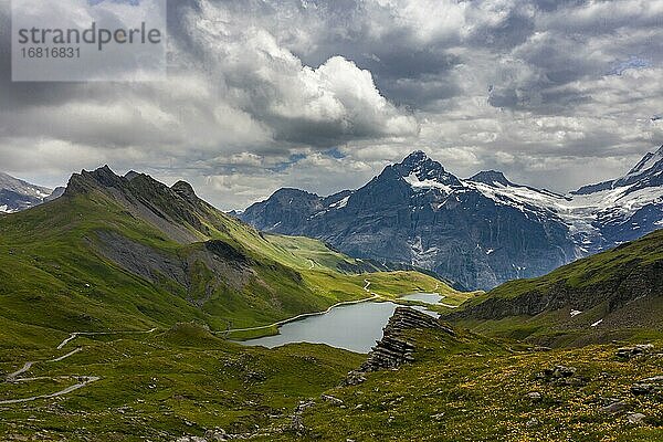 Bachalpsee und die Gipfel Schreckhorn und Finsteraarhorn  Grindelwald  Berner Oberland  Schweiz  Europa