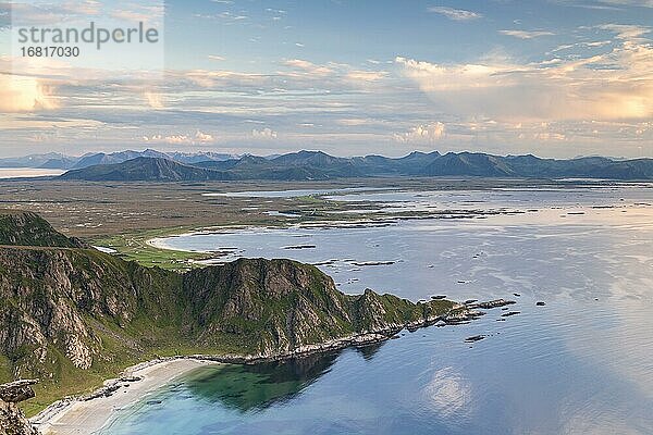 Blick vom Berg Måtinden auf Insel Andoya  Bleik  Vesterålen  Nordland  Nord-Norge?  Norwegen  Europa