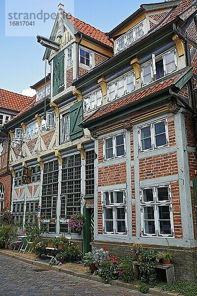 Historisches Brauhaus und Brennhaus  Baujahr 1633  in einer Altstadtgasse von Lauenburg  Kreis Herzogtum Lauenburg  Schleswig-Holstein  Deutschland  Europa