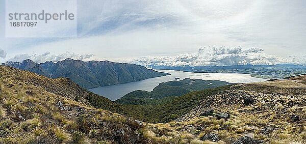 Blick auf den South Fiord des Lake Te Anau  Murchison Mountains  Kepler Track  Great Walk  Fiordland National Park  Southland  Neuseeland  Ozeanien