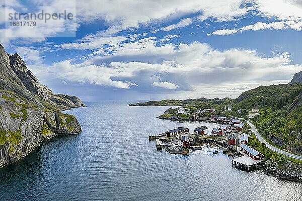 Ortsansicht Nusfjord  Rorbuer Hütten  historischer Fischerort  Lofoten  Nordland  Norwegen  Europa