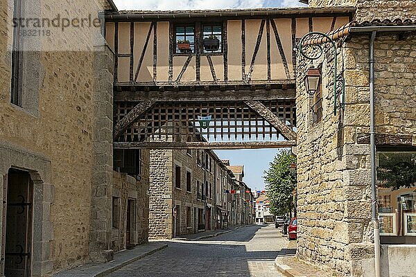 Drogols Tor  Eingang der Stadt Le Malzieu Ville  Département Lozere  Okzitanien  Frankreich  Europa
