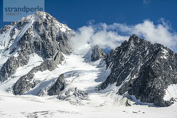 Glacier du Tour  Gletscher und Berggipfel  hochalpine Landschaft  Gipfel des Aiguille de Chardonnet  Chamonix  Haute-Savoie  Frankreich  Europa