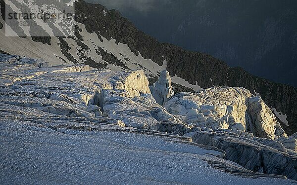 Gletscherspalten am Glacier du Tour  Gletscher  Hochalpine Landschaft  Chamonix  Haute-Savoie  Frankreich  Europa