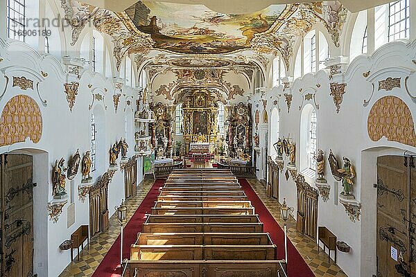 Kirchenschiff mit Altarraum  Kirche St. Ulrich  Eresing  Oberbayern  Bayern  Deutschland  Europa