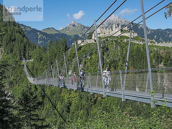 Fußgänger Hängebrücke highline179  Reutte  Tirol  Österreich  Europa