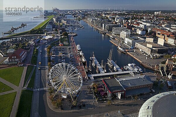 Havenwelten mit Riesenrad  Luftbild  Bremerhaven  Bundesland Bremen  Deutschland  Europa