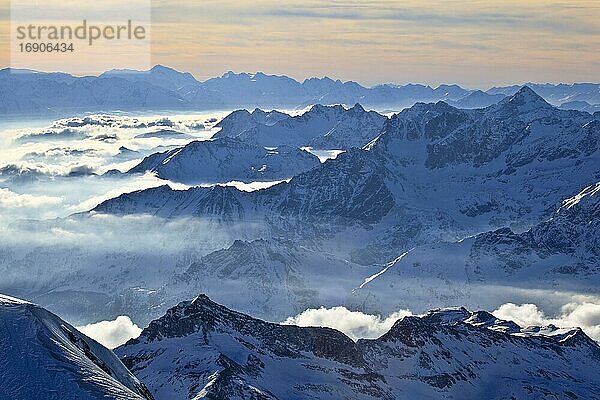 Mont-Blanc  4810 m  höchster Berg Europas  Italiensiche- und Französische Alpen  Aussicht vom Klein Matterhorn  Schweiz  Europa