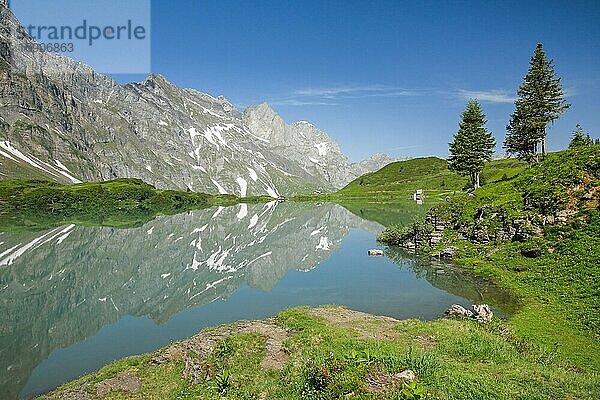 Trüebsee mit Blick auf Huetstock und Rotsandnollen  Nidwalden  Schweiz  Europa