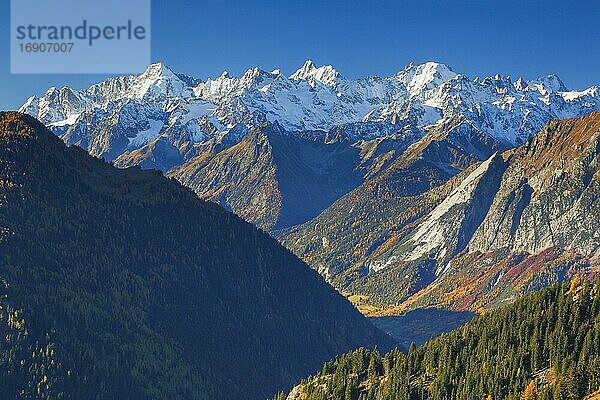 Aussicht von Verbier in die Haute Savoie mit Mont Dolent  3820m  Aguille d'Argentière  3901m  Aguille Verte  4122m  Frankreich  Europa