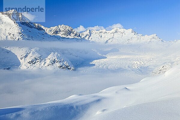 Wannenhörner und Aletsch Gletscher im Winter  Wallis  Schweiz  Europa