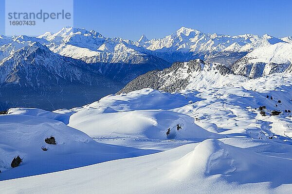Schweizer Alpen  Alphubel  4206 (m)  Dom  4545 m  Mischabel  Matterhorn  4477 m  Weisshorn  4505 m  Unesco Welterbe  Wallis  Schweiz  Europa