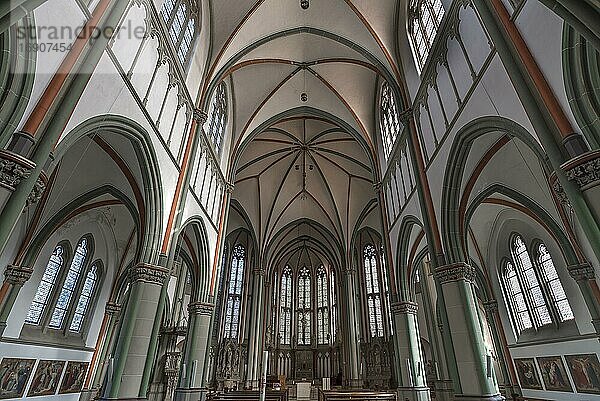 Innenraum der Heilig Kreuz Kirche  eine neugotische Basilika  1899-1902 gebaut Münster  Nordrhein-Westfalen  Deutschland  Europa
