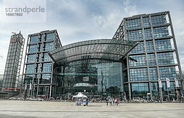 Hauptbahnhof Berlin  moderne Architektur  Berlin-Mitte  Berlin  Deutschland  Europa