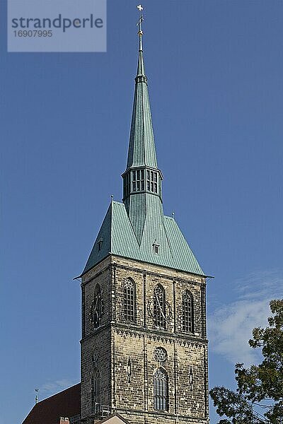 Turm der Andreaskirche  Hildesheim  Niedersachsen  Deutschland  Europa