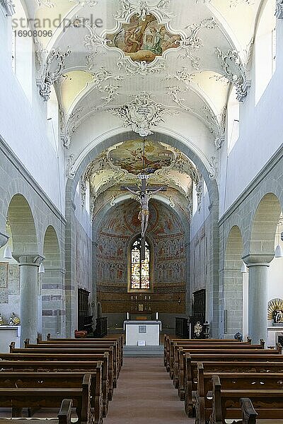 Kircheschiff mit Altarraum  Kirche St. Peter und Paul  Innenansicht  Unterzell  Reichenau  Baden-Württemberg  Deutschland  Europa