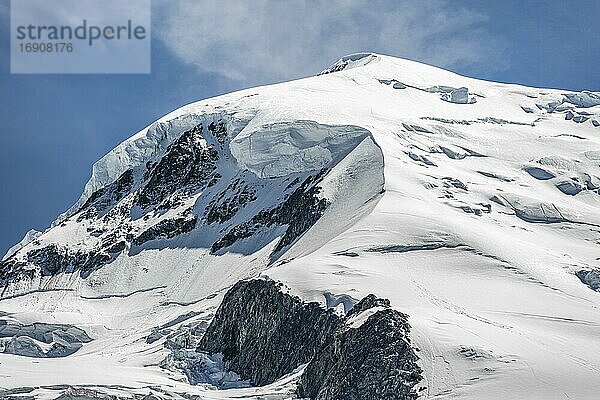 Hochalpine Berglandschaft  Gipfel Dôme du Goûter mit Gletscher  Chamonix  Haute-Savoie  Frankreich  Europa