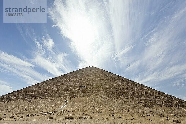 Die rote Pyramide in Dahschur  Ägypten  Afrika