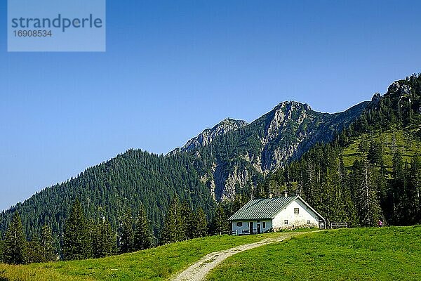 Kaseralm unter dem Heimgarten  bei Ohlstadt  Großweil  Tölzer Land  Oberbayern  Bayern  Deutschland  Europa