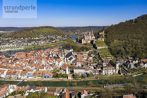 Luftaufnahme  Wertheim mit Burg  Fluss Main und Tauber  Baden-Württemberg  Deutschland  Europa