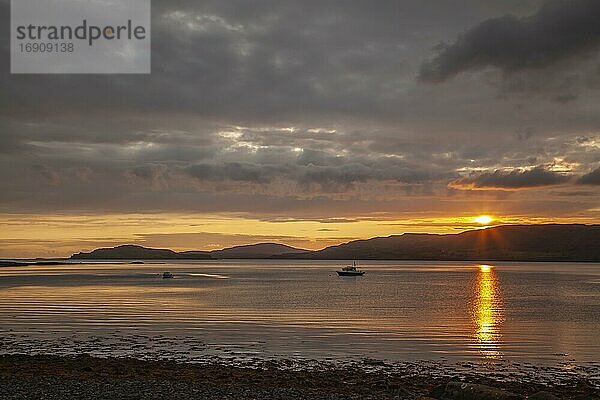 Sonnenuntergang über Loch Na Keal  Isle of Mull  Schottland  Vereinigtes Königreich