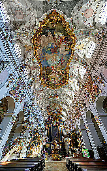 Innenaufnahme der ehemalige  Benediktiner-Abteikirche St. Emmeram (mit St. Rupert)  Regensburg   Bayern  Deutschland |interior shot of former Benediktiner-churche St. Emmeram (with St. Rupert)  Regensburg   Bavaria  Germany|