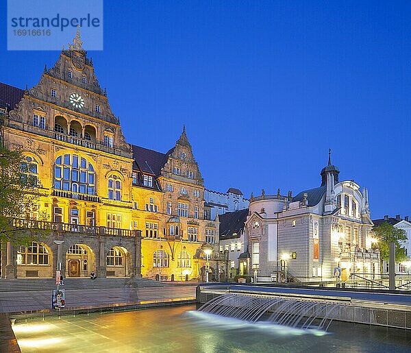 Altes Rathaus und Stadttheater  Bielefeld  Ostwestfalen  Nordrhein-Westfalen  Deutschland  Europa