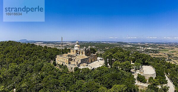 Luftaufnahme  Kloster Santuari de Bonany bei Petra  Mallorca  Balearen  Spanien  Europa