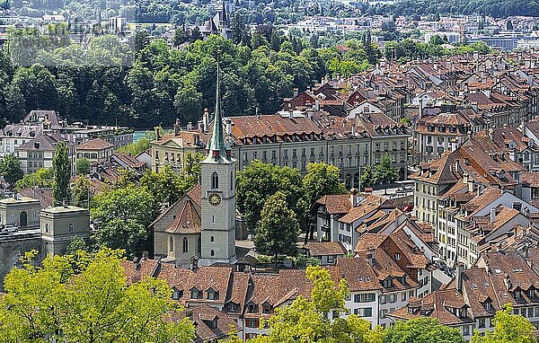 Stadtansicht  Ausblick vom Rosengarten auf die Altstadt  Nydeggkirche  Ortsteil Nydegg  Bern  Kanton Bern  Schweiz  Europa