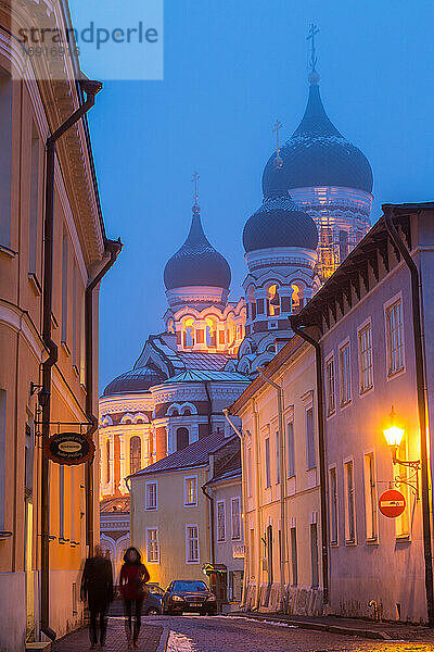 Alexander-Newski-Kirche in der Altstadt in der Abenddämmerung  Tallinn  Estland