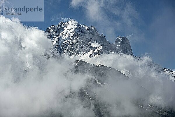 Bergpanorama  Glacier du Tour  Gletscher und Berggipfel  Hochalpine Landschaft  Gipfel des Aiguille du Chardonnet  Chamonix  Haute-Savoie  Frankreich  Europa