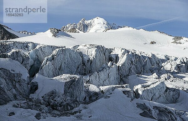 Glacier du Tour  Gletscher und Berggipfel  Hochalpine Landschaft  Gipfel des Aiguille du Chardonnet  Chamonix  Haute-Savoie  Frankreich  Europa