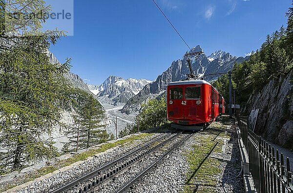 Zahnradbahn zum Berggipfel Montenvers  Chamonix  Haute-Savoie  Region Rhône-Alpes  Frankreich  Europa