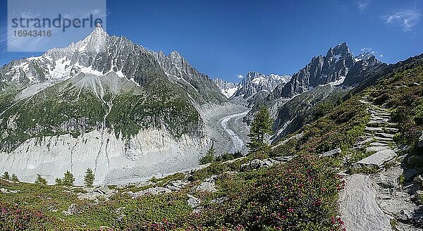 Wanderweg Grand Balcon Nord  Gletscherzunge Mer de Glace  hinten Grandes Jorasses  Mont-Blanc-Massiv  Chamonix  Frankreich  Europa