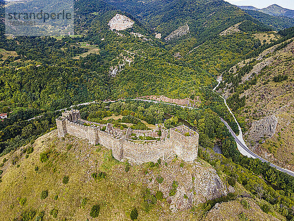 Luftaufnahme der Burg Maglic  Kaljevo  Serbien  Europa