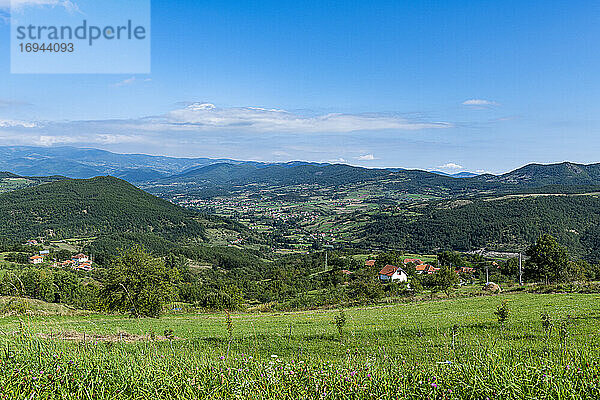 Blick über die Landschaft um Novi Pazar  Südserbien  Europa