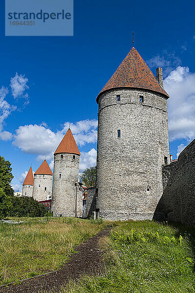 Stadtmauern der Altstadt von Tallinn  UNESCO-Weltkulturerbe  Estland  Europa