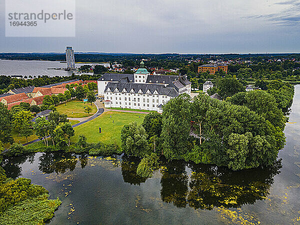 Luftaufnahme von Schloss Gottorf  Schleswig  Schleswig Holstein  Deutschland  Europa