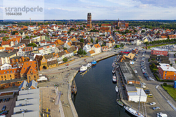 Luftaufnahme der Hansestadt Wismar  UNESCO-Welterbe  Mecklenburg-Vorpommern  Deutschland  Europa