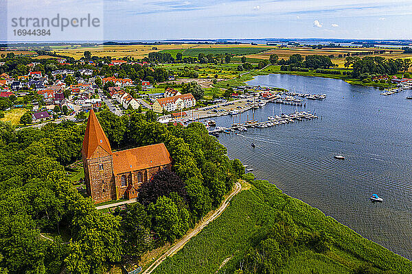 Luftaufnahme von Kirchdorf mit seinem Hafen auf der Insel Poel  Ostsee  Deutschland  Europa