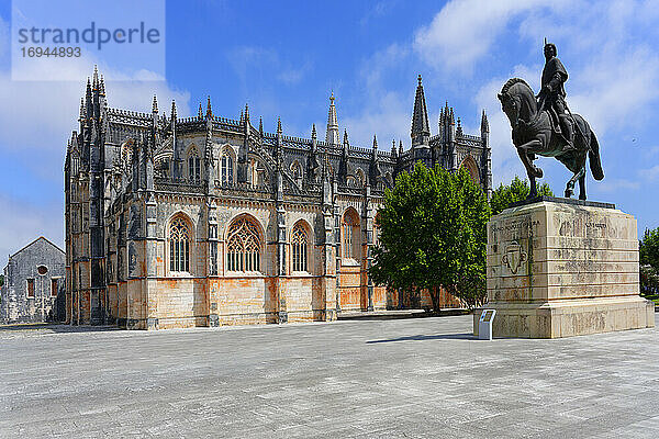 Nuno Alvares Pereira Reiterstatue  Dominikanerkloster von Batalha (Kloster der Heiligen Maria des Sieges)  UNESCO-Weltkulturerbe  Batalha  Bezirk Leiria  Portugal  Europa