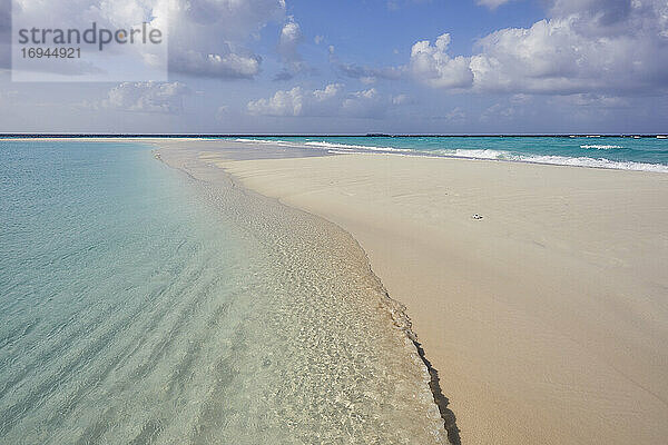 Eine tropische Insel-Sandbar  auf der Insel Havodda  im Gaafu Dhaalu Atoll  im äußersten Süden der Malediven  Indischer Ozean  Asien
