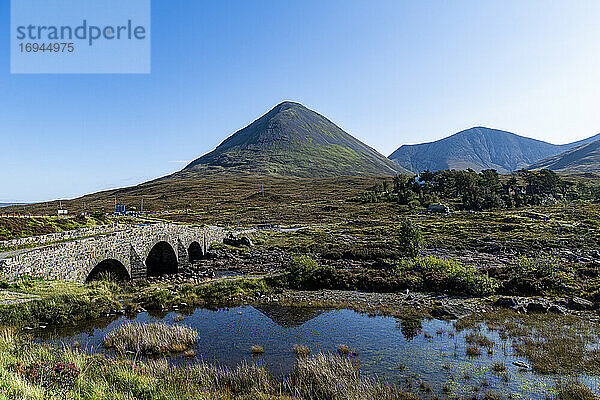 Sligachan Old Bridge  Black Cuillin Kamm  Isle of Skye  Innere Hebriden  Schottland  Vereinigtes Königreich  Europa