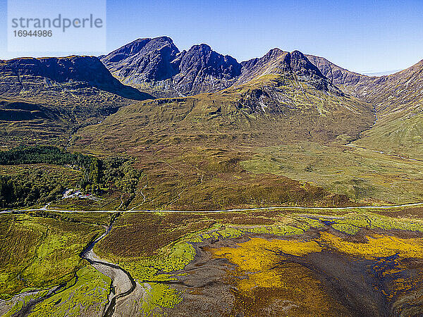 Luftaufnahme des Black Cuillin Bergrückens  Elgol  Isle of Skye  Innere Hebriden  Schottland  Vereinigtes Königreich  Europa