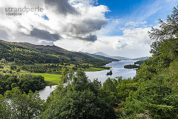 Queens Blick über Loch Tummel  Perthshire  Highlands  Schottland  Vereinigtes Königreich  Europa