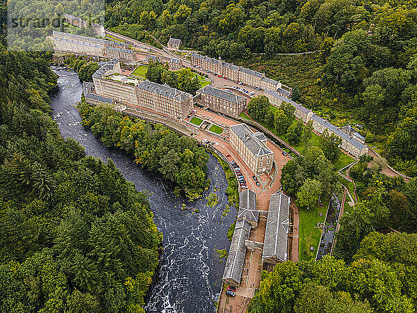 Luftaufnahme der Industriestadt New Lanark  UNESCO-Weltkulturerbe  Schottland  Vereinigtes Königreich  Europa