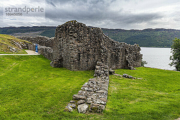 Urquhart Castle  Loch Ness  Highlands  Schottland  Vereinigtes Königreich  Europa