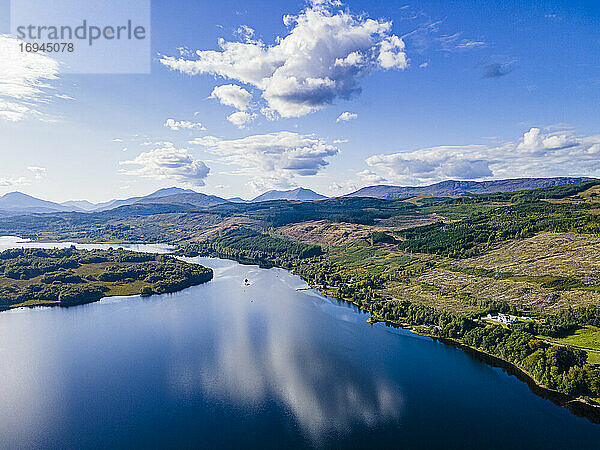 Luftaufnahme von Glen Garry  Highlands  Schottland  Vereinigtes Königreich  Europa