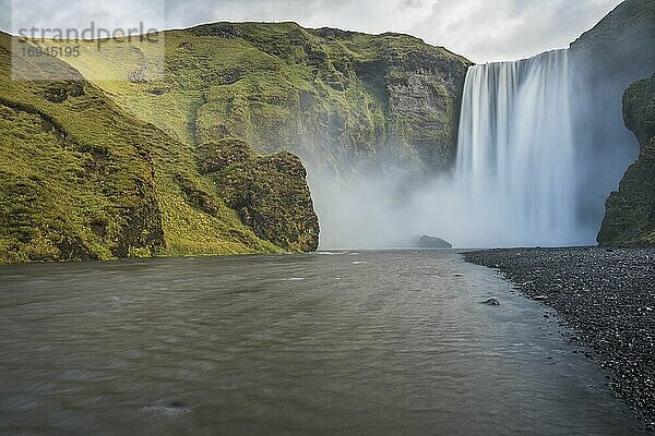 Wasserfall Skogafoss  Skogar  Region Süd (Sudurland)  Island