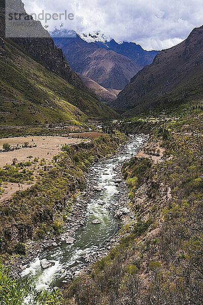 Urubamba-Fluss im Heiligen Tal auf dem Inka-Pfad Tag 1  Region Cusco  Peru